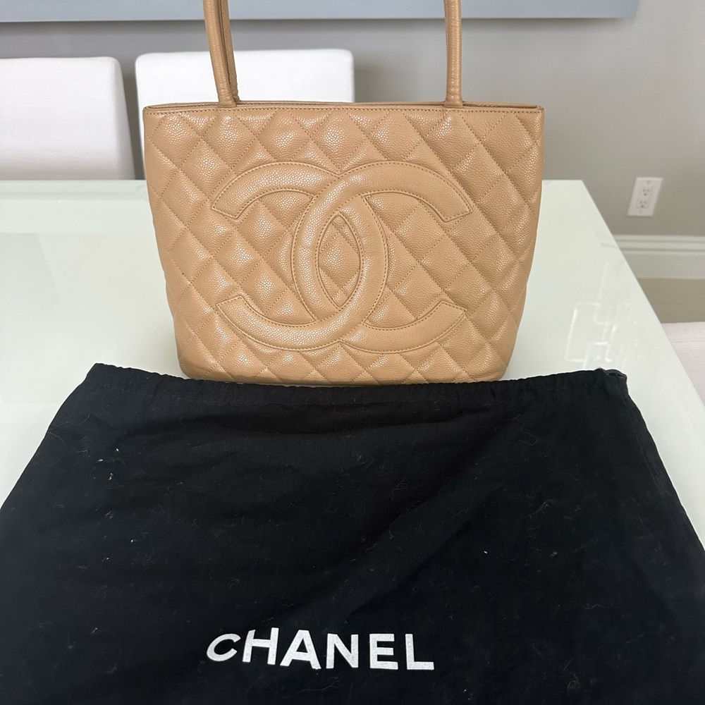 CHANEL Caviar Medallion Tote - Picture 3 of 6